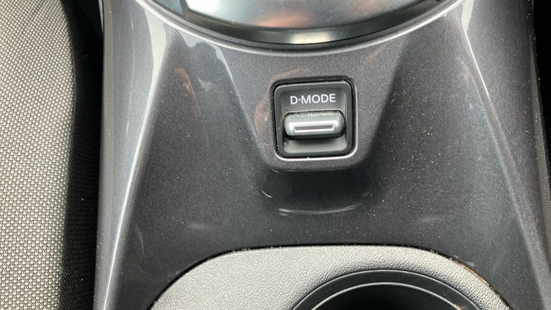 Nissan Juke 1.0 DiG-T 114 N-Connecta 5dr DCT Petrol Hatchback